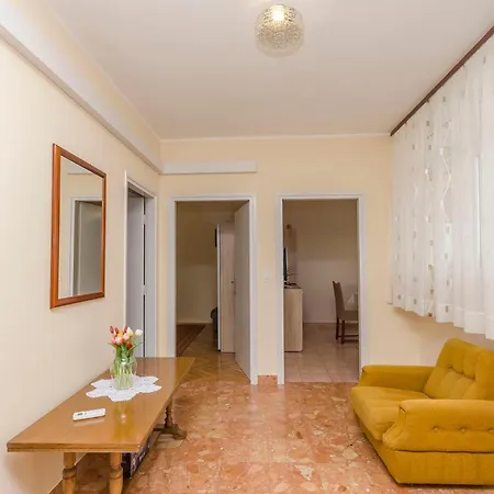 Goran Center Appartement *